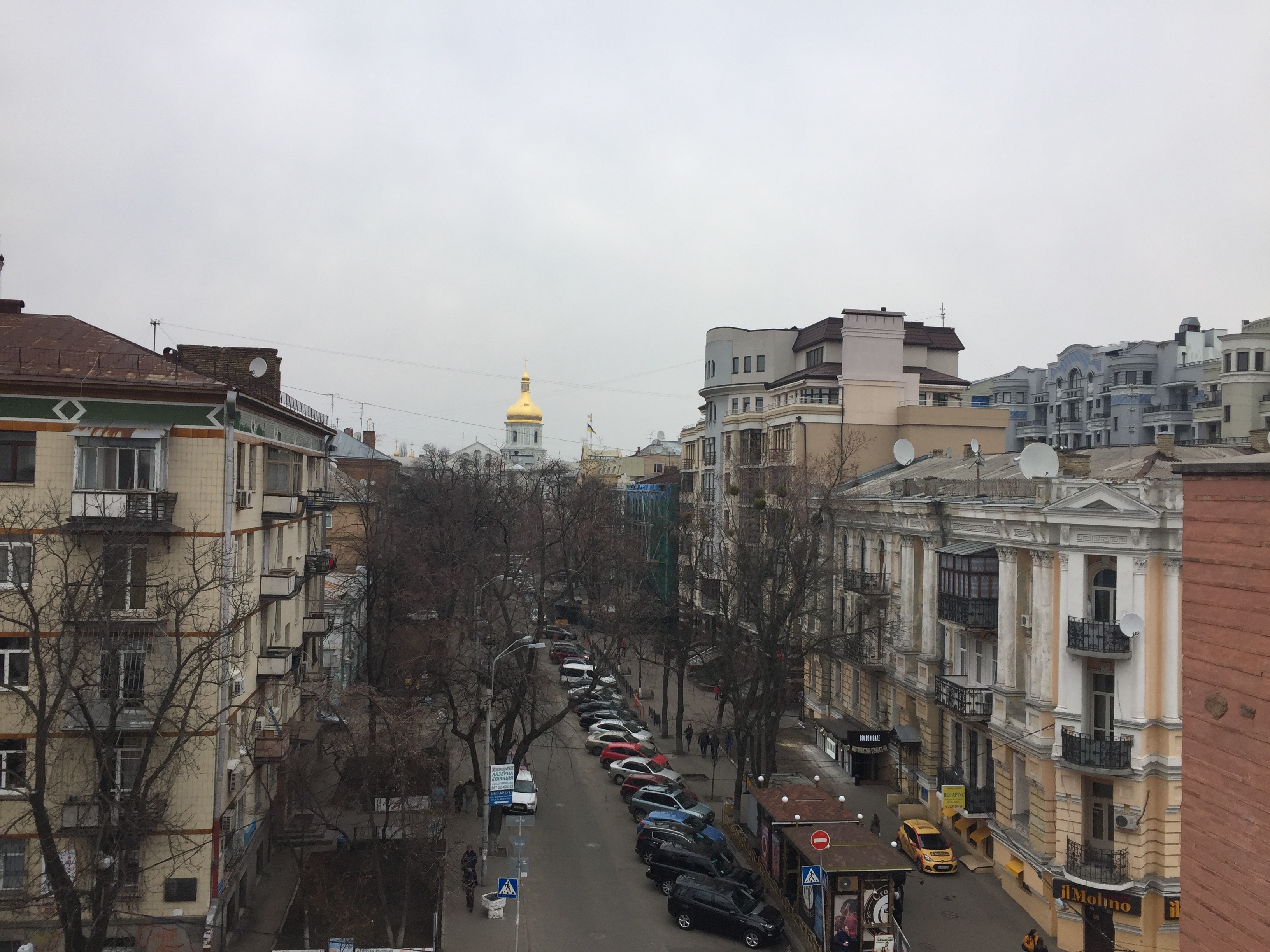 大門から眺めたキエフの景色